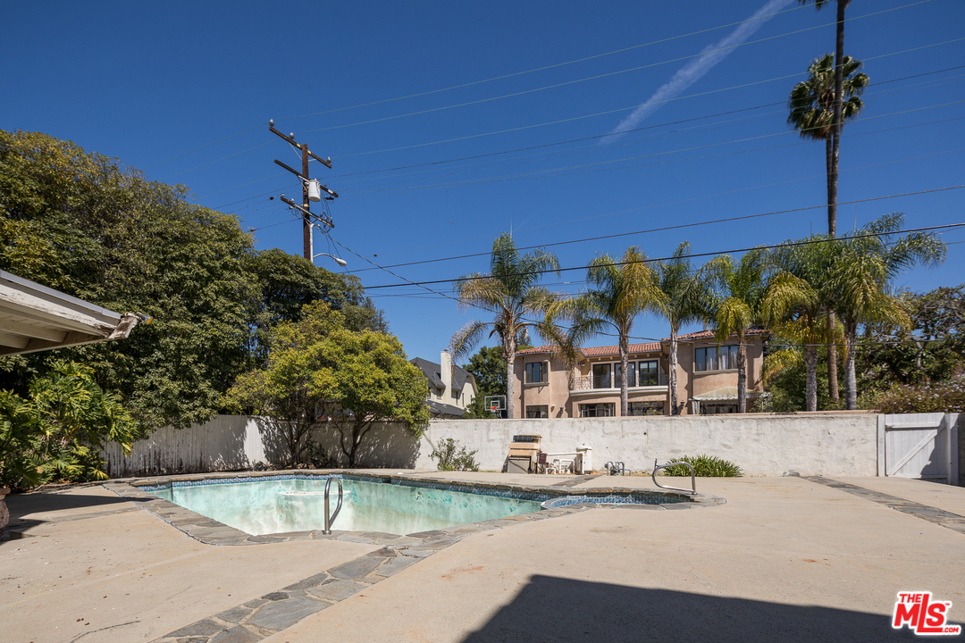 520 North Camden Drive Beverly Hills, CA 90210 - Photo 6 of 6 a view of a building with a street