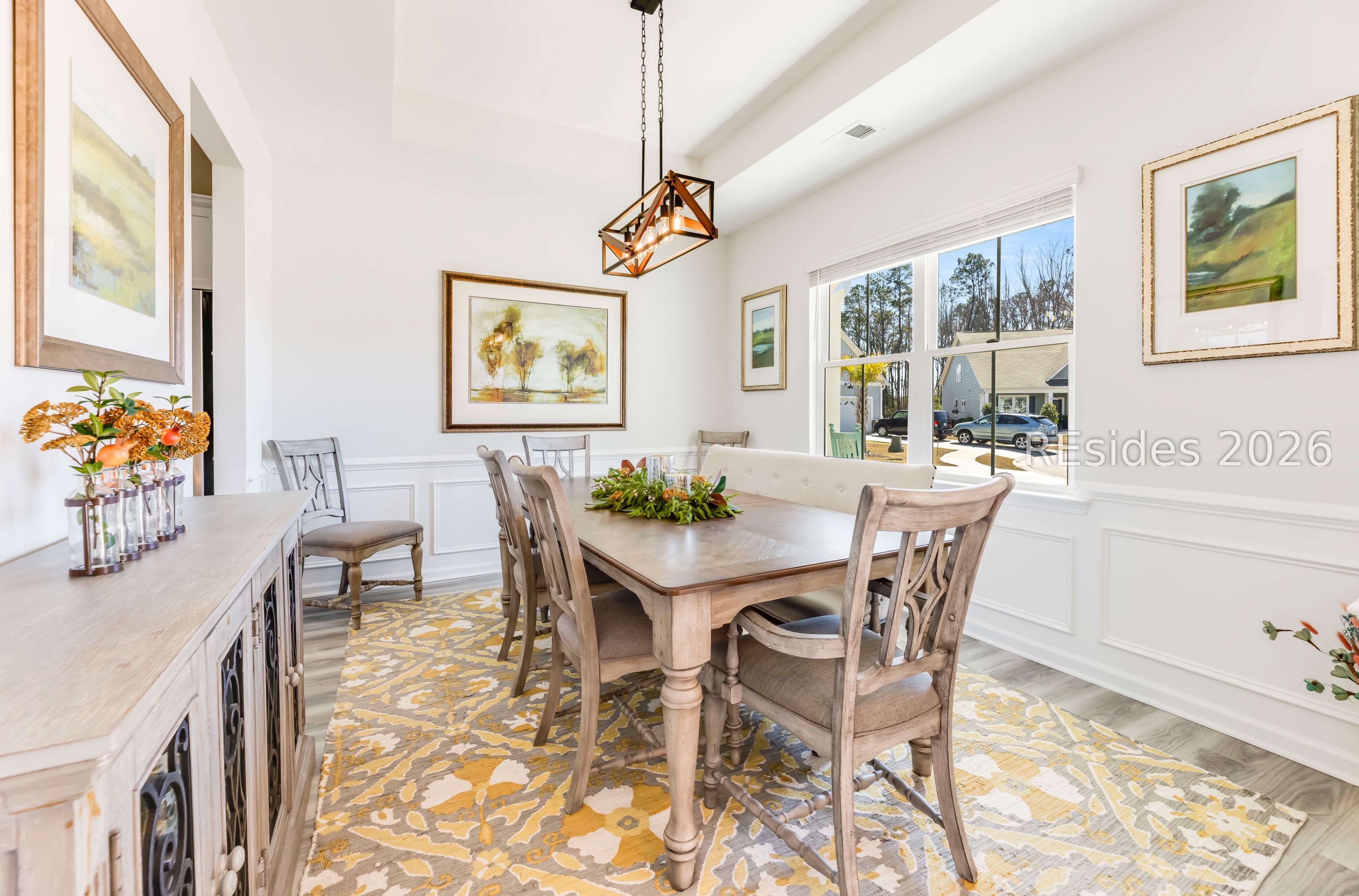 263 Monument Street Ridgeland, SC 29936 - Photo 10 of 61 Tray ceiling, wanscoting