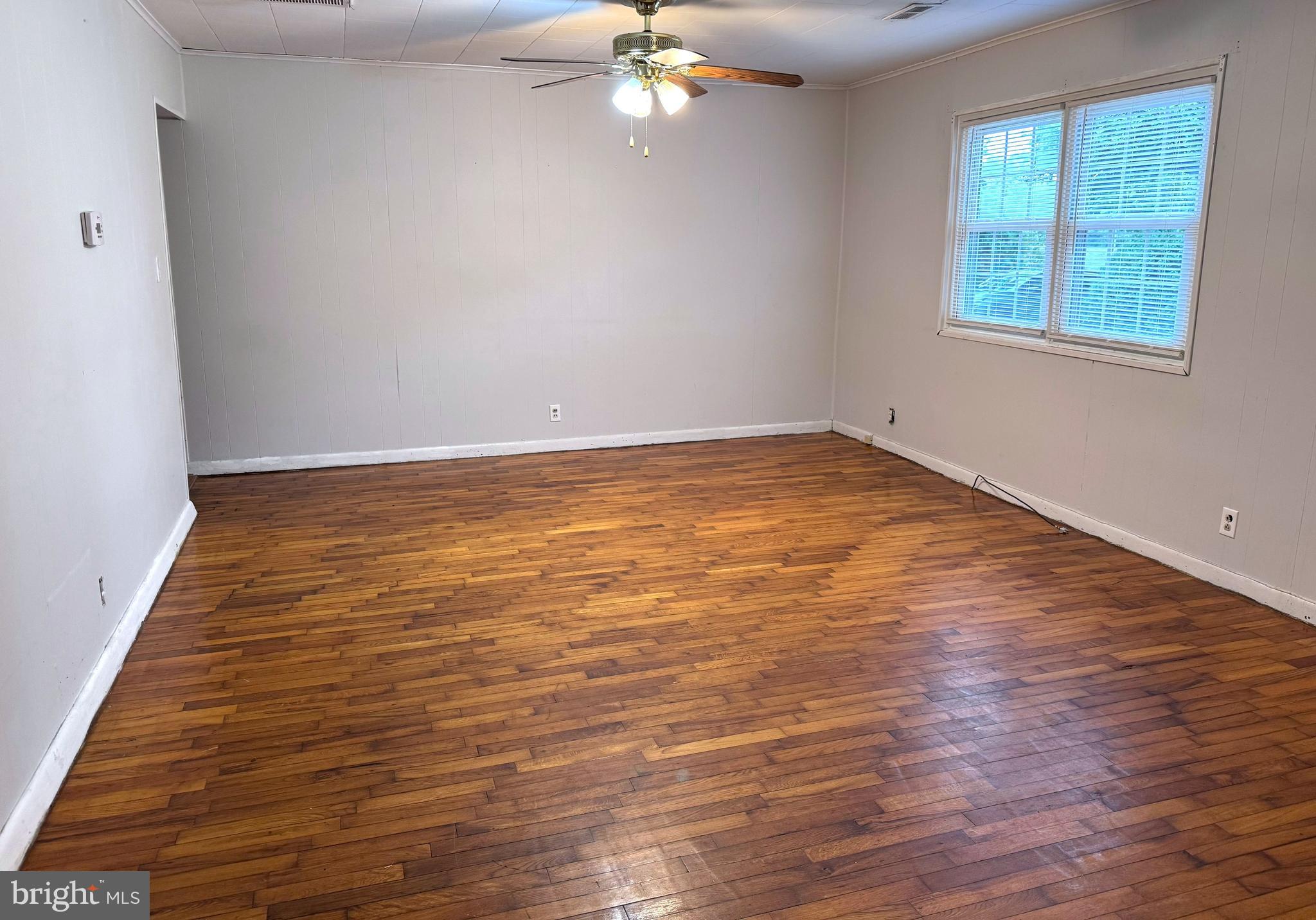 18257 Birmingham Road Culpeper, VA 22701 - Photo 6 of 15 LIVING ROOM