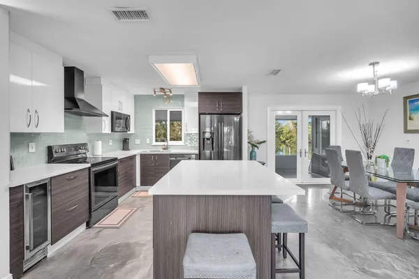 $5,600 | 4400 Southwest 37th Avenue, Dania Beach, FL 33312