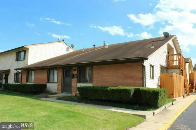 $2,100 | 8403 Eureka Court, Unit 106, Alexandria, VA 22309