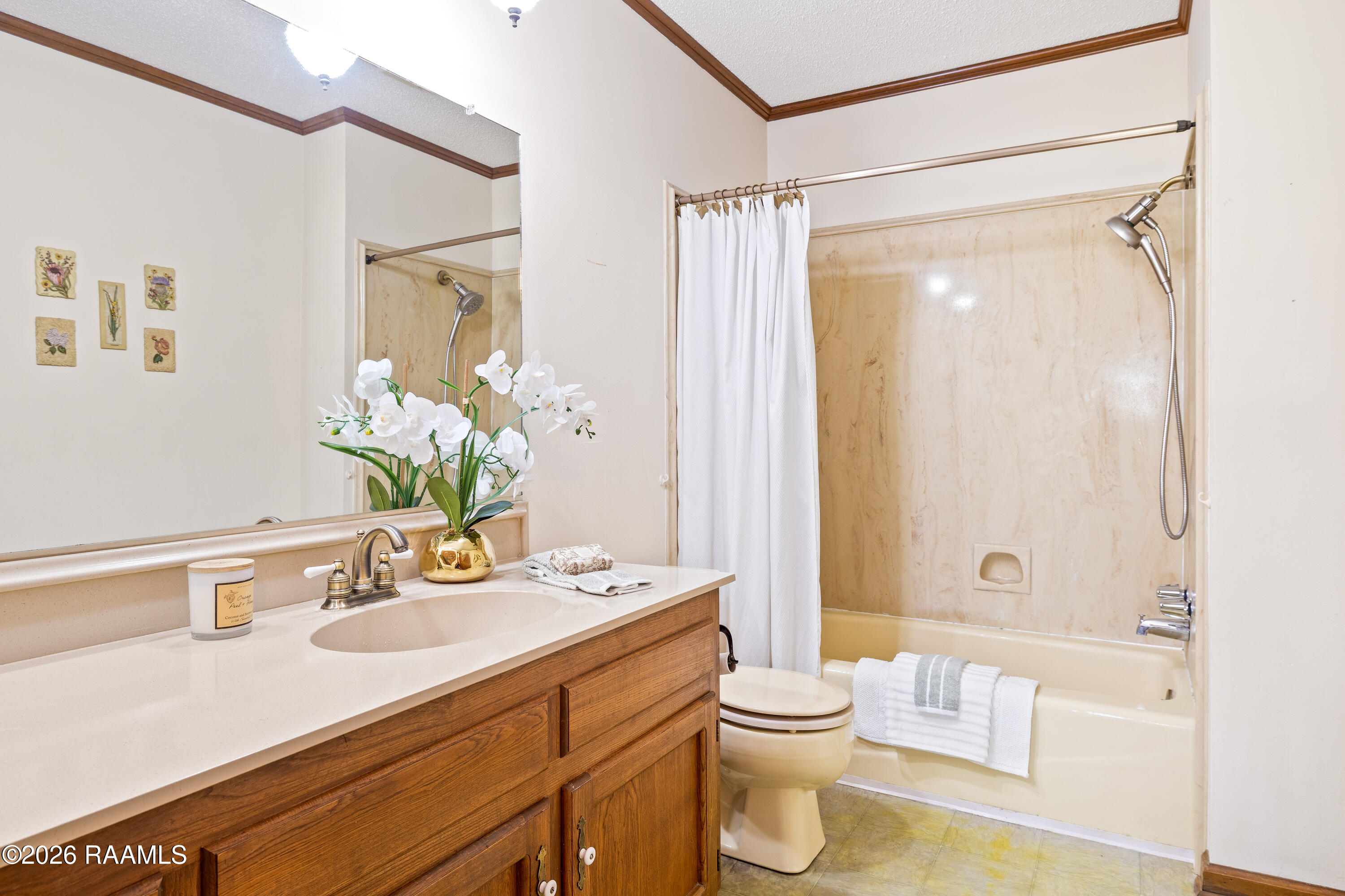 803 West Gloria Switch Road Lafayette, LA 70507 - Photo 22 of 38 Guest bathroom