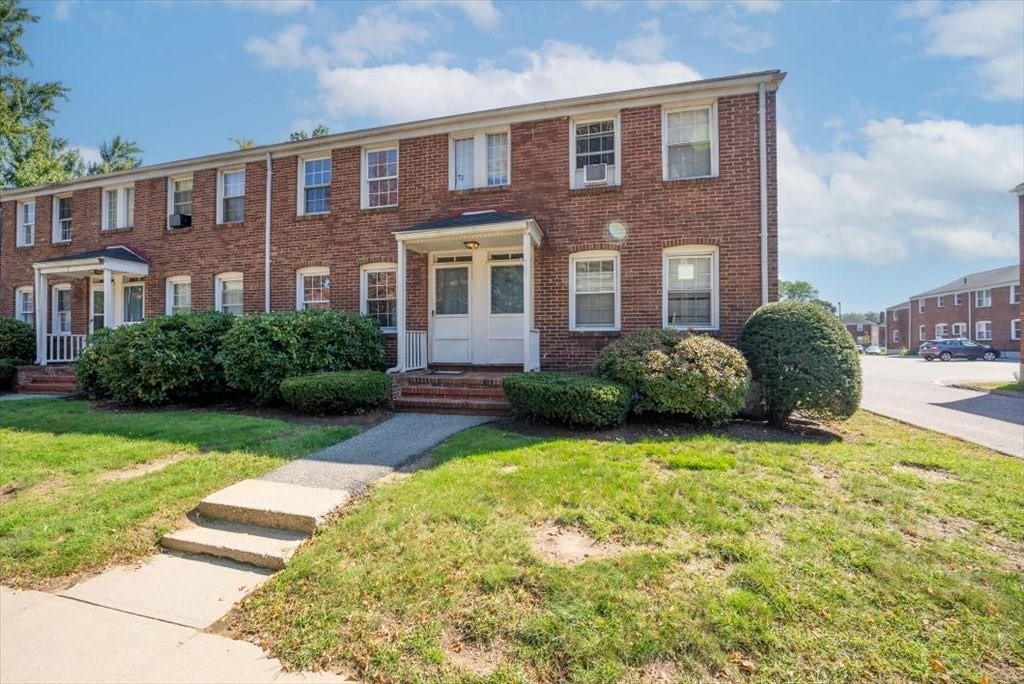 443 Cold Spring Avenue, Unit 443 West Springfield, MA 01089 - Photo 3 of 19 Gallery Image 3