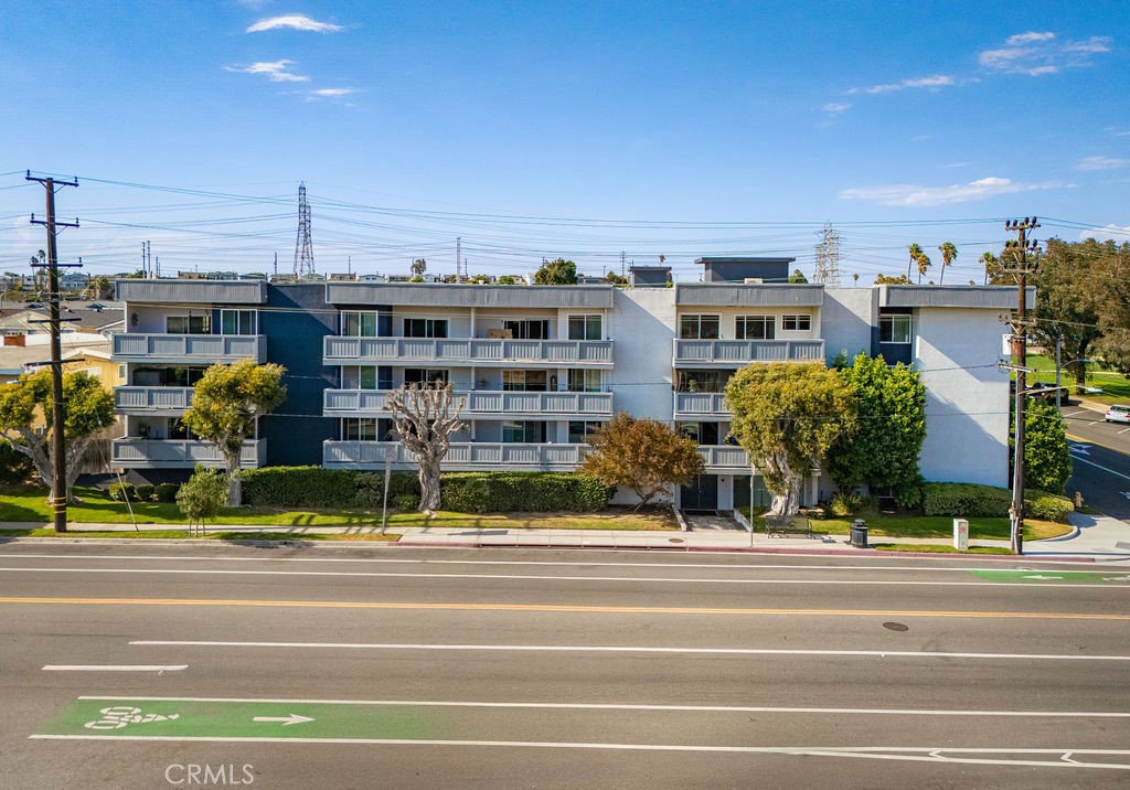 1321 Beryl Street, Unit 101 Redondo Beach, CA 90277 - Photo 34 of 40 a view of buildings