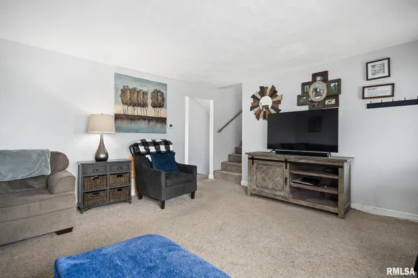 $189,900 | 116 Gottlieb Court, Creve Coeur, IL 61610