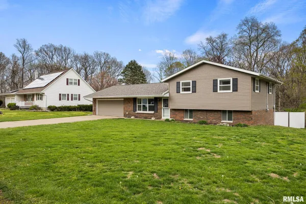 $189,900 | 116 Gottlieb Court, Creve Coeur, IL 61610