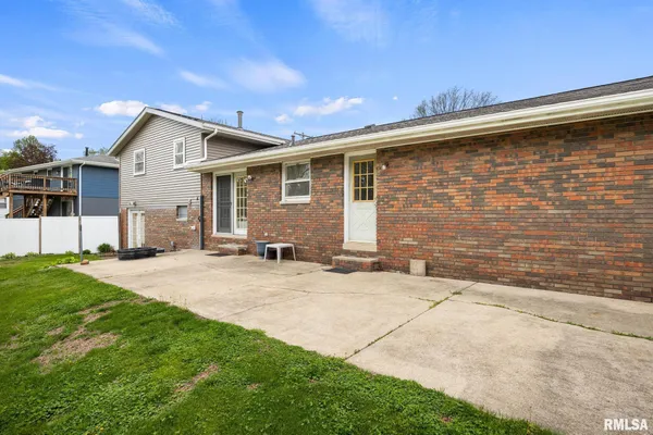 $189,900 | 116 Gottlieb Court, Creve Coeur, IL 61610