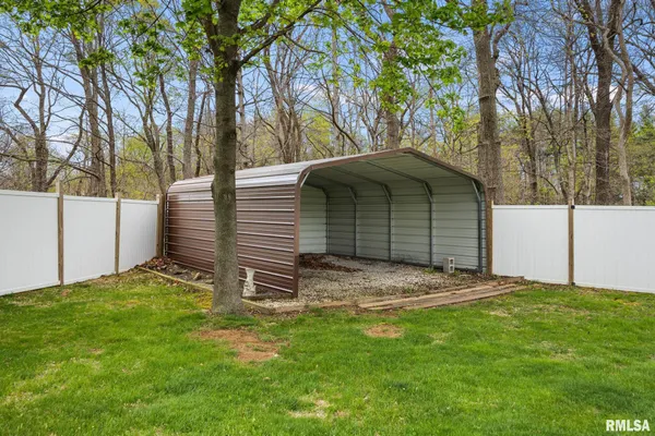 $189,900 | 116 Gottlieb Court, Creve Coeur, IL 61610