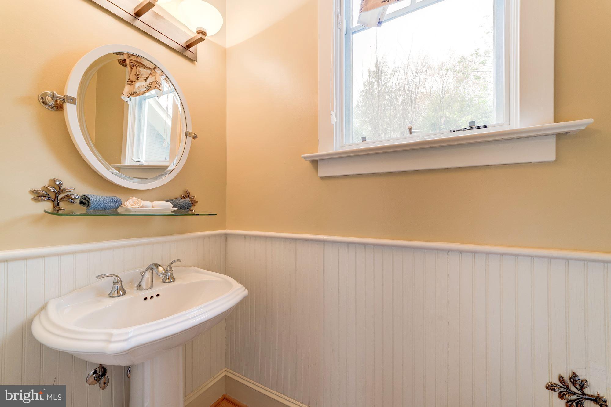 6547 Old Chesterbrook Road McLean, VA 22101 - Photo 23 of 55 Bath