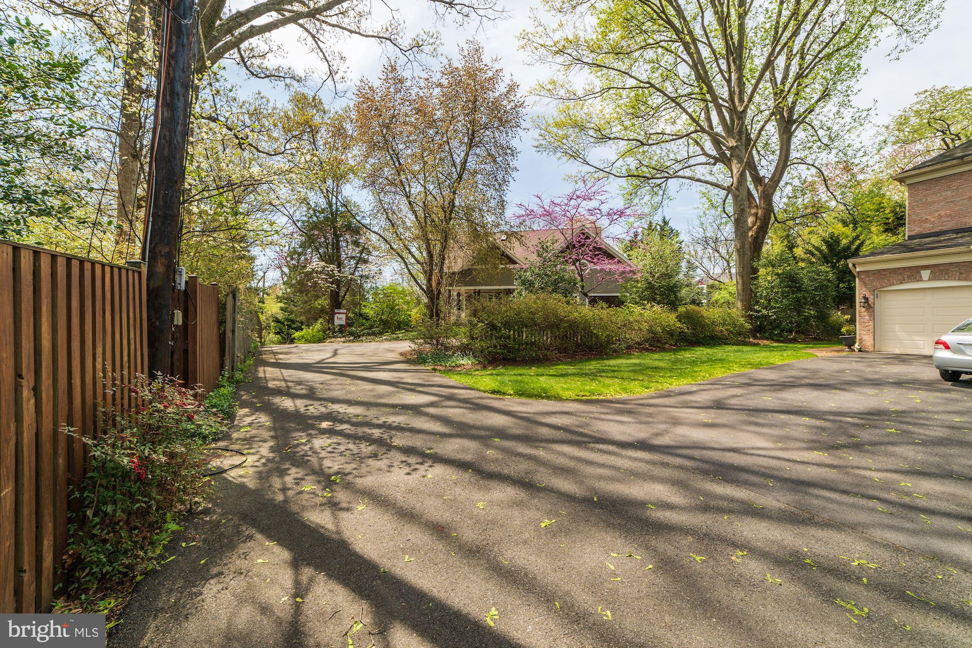 6547 Old Chesterbrook Road McLean, VA 22101 - Photo 54 of 55 Exterior (Access Road from Old Chesterbrook)