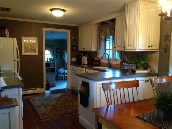 76 Rzasa Drive Chicopee, MA 01013 - Photo 3 of 17 Gallery Image 3
