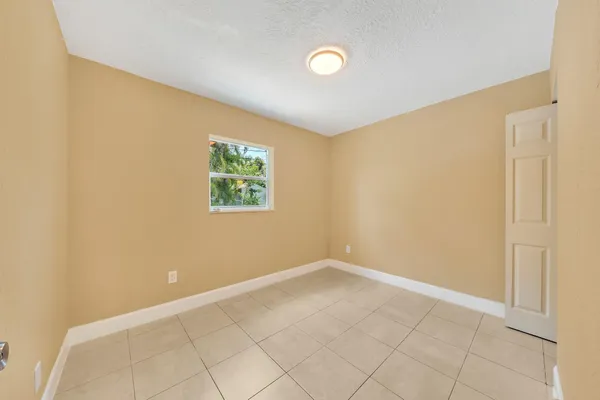 $469,900 | 1412 Northeast 25th Court, Pompano Beach, FL 33064