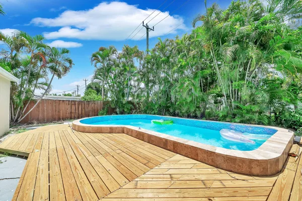 $469,900 | 1412 Northeast 25th Court, Pompano Beach, FL 33064