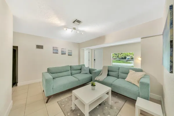 $469,900 | 1412 Northeast 25th Court, Pompano Beach, FL 33064