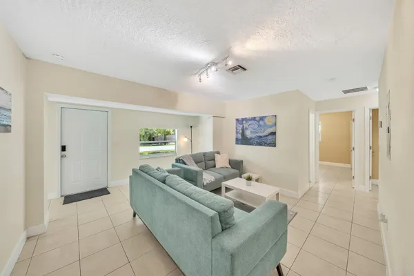 $469,900 | 1412 Northeast 25th Court, Pompano Beach, FL 33064