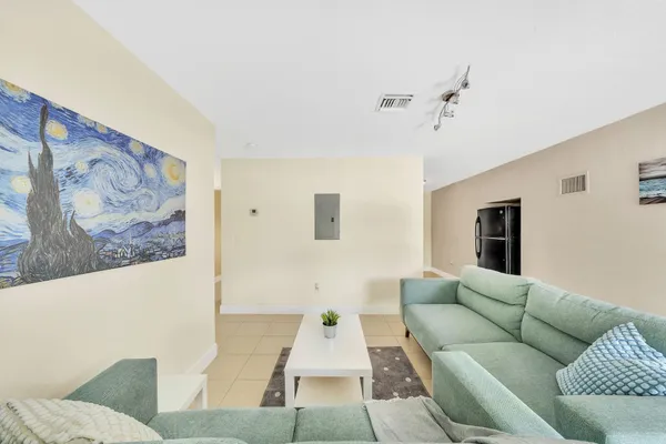 $469,900 | 1412 Northeast 25th Court, Pompano Beach, FL 33064