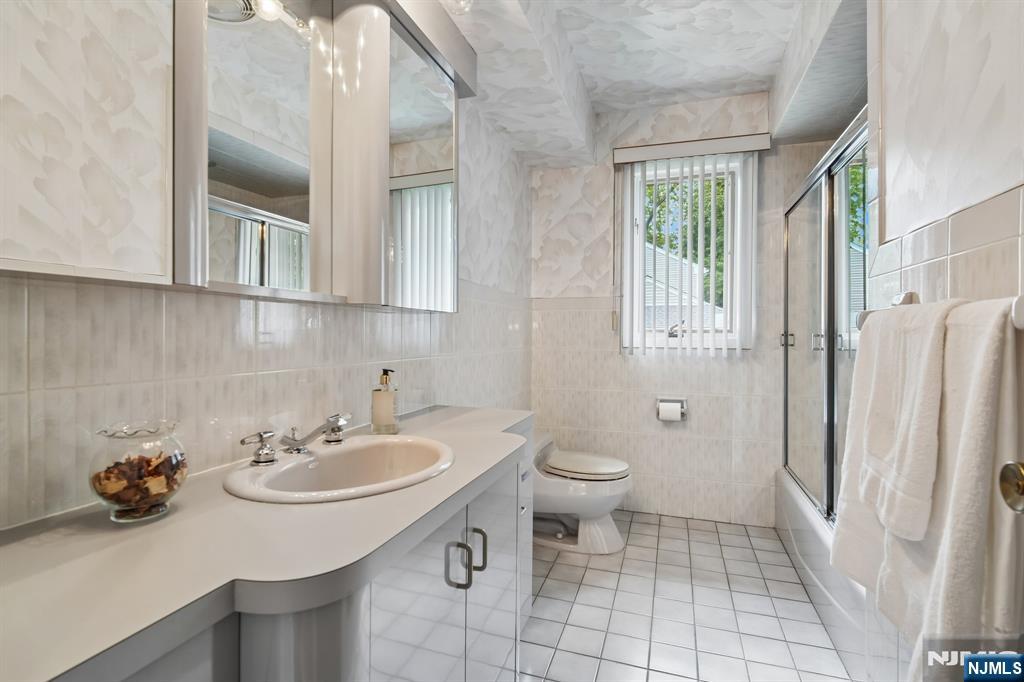 107 Arverne Road West Orange, NJ 07052 - Photo 27 of 50