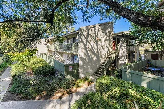 a view of a pathway with a house