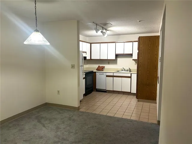 $1,650 | 724 Beverage Hill Avenue, Unit A10, Pawtucket, RI 02861