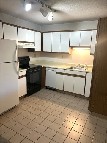 $1,650 | 724 Beverage Hill Avenue, Unit A10, Pawtucket, RI 02861