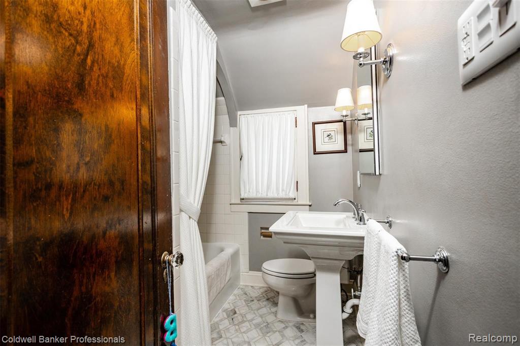 641 Fisher Road Grosse Pointe, MI 48230 - Photo 20 of 30