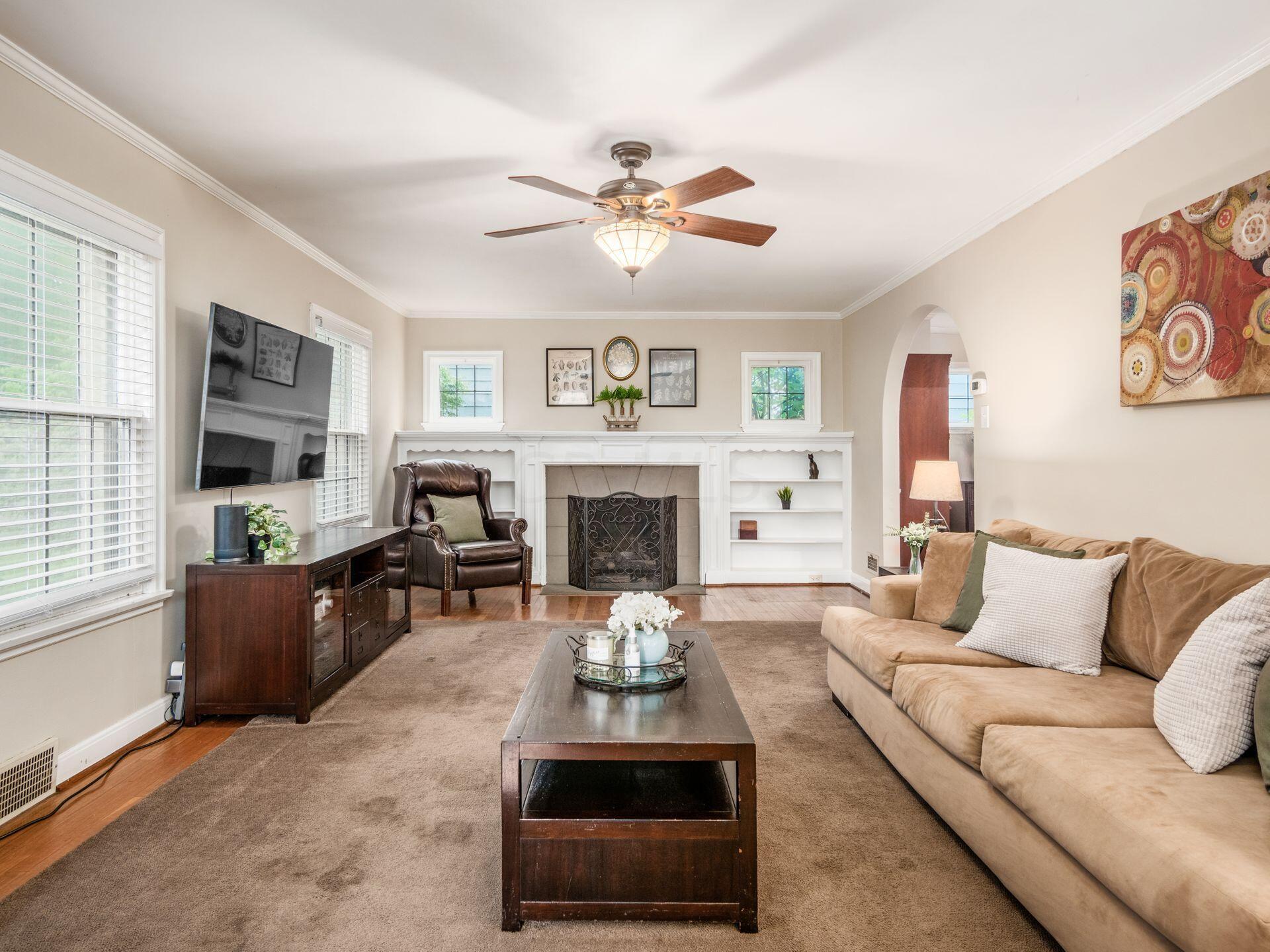 1013 Vernon Road Columbus, OH 43209 - Photo 4 of 53 Living room