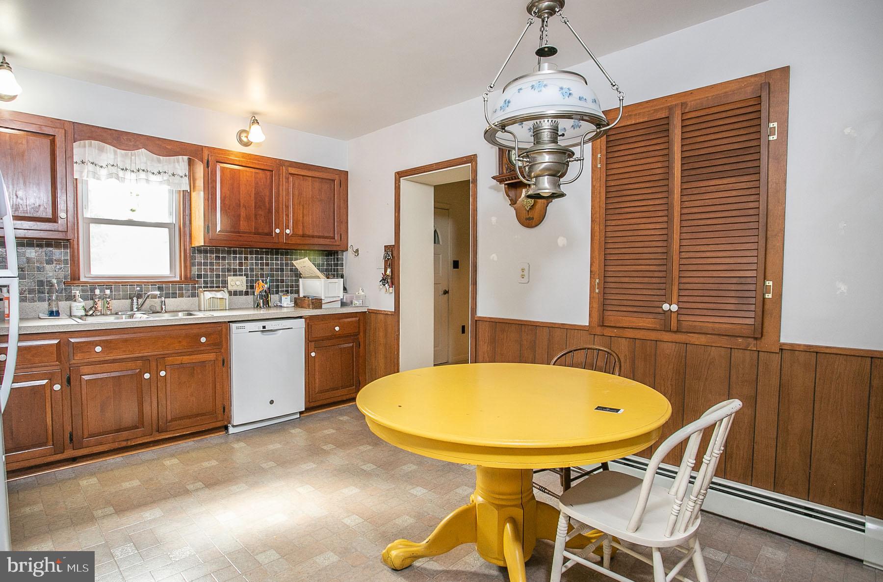 2146 Longview Road Warrington, PA 18976 - Photo 7 of 31 Gallery Image 7