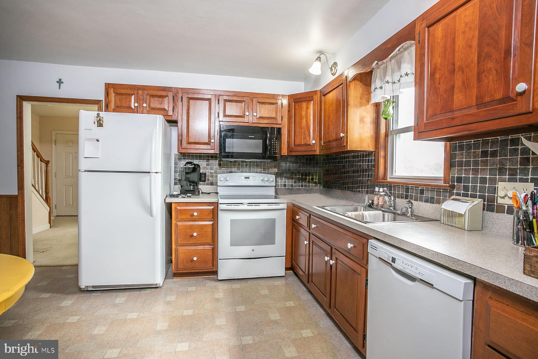 2146 Longview Road Warrington, PA 18976 - Photo 8 of 31 Gallery Image 8