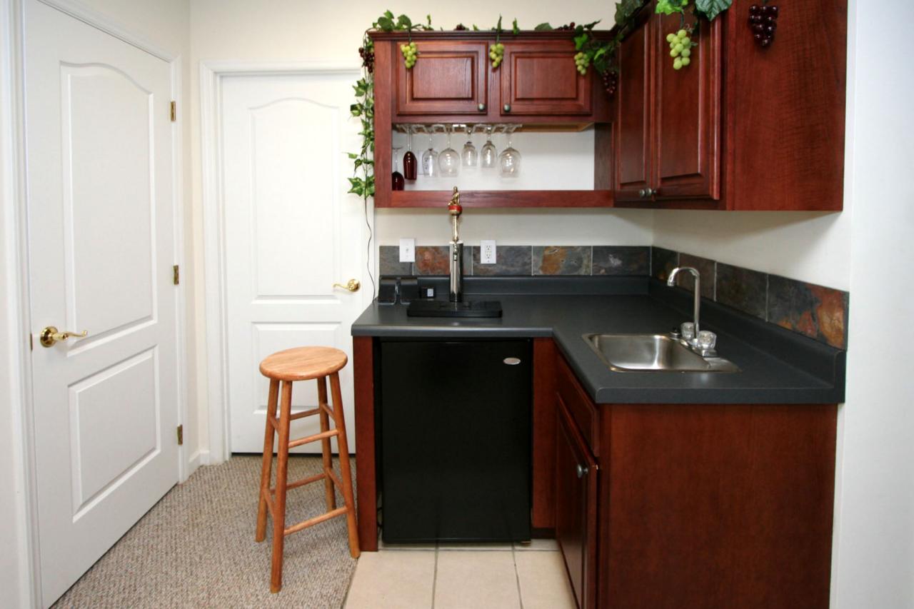 170 Virginia Key Lane Union Hall, VA 24176 - Photo 9 of 15 wet bar