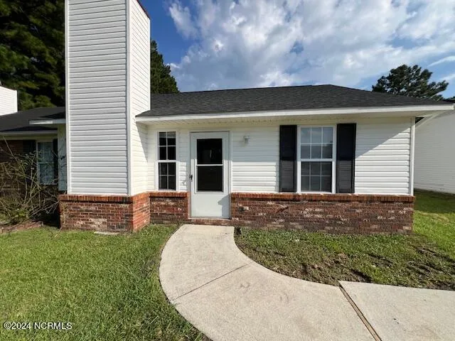 $1,100 | 2303 Knollwood Lane, Midway Park, NC 28544