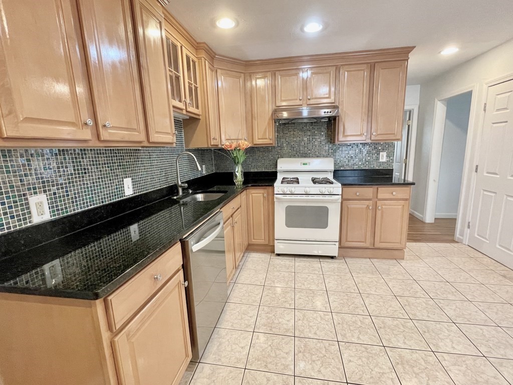 14 Walnut Knolls Canton, MA 02021 - Photo 15 of 29 Gallery Image 15