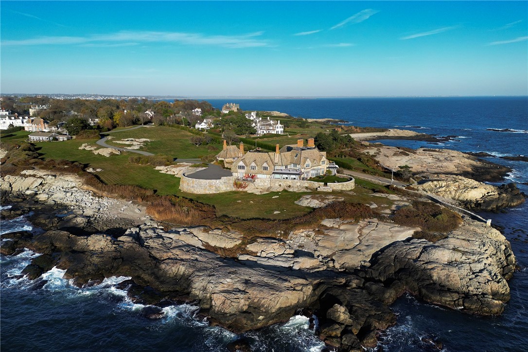 61 Ledge Road, Unit J Newport, RI 02840 - Photo 1 of 36