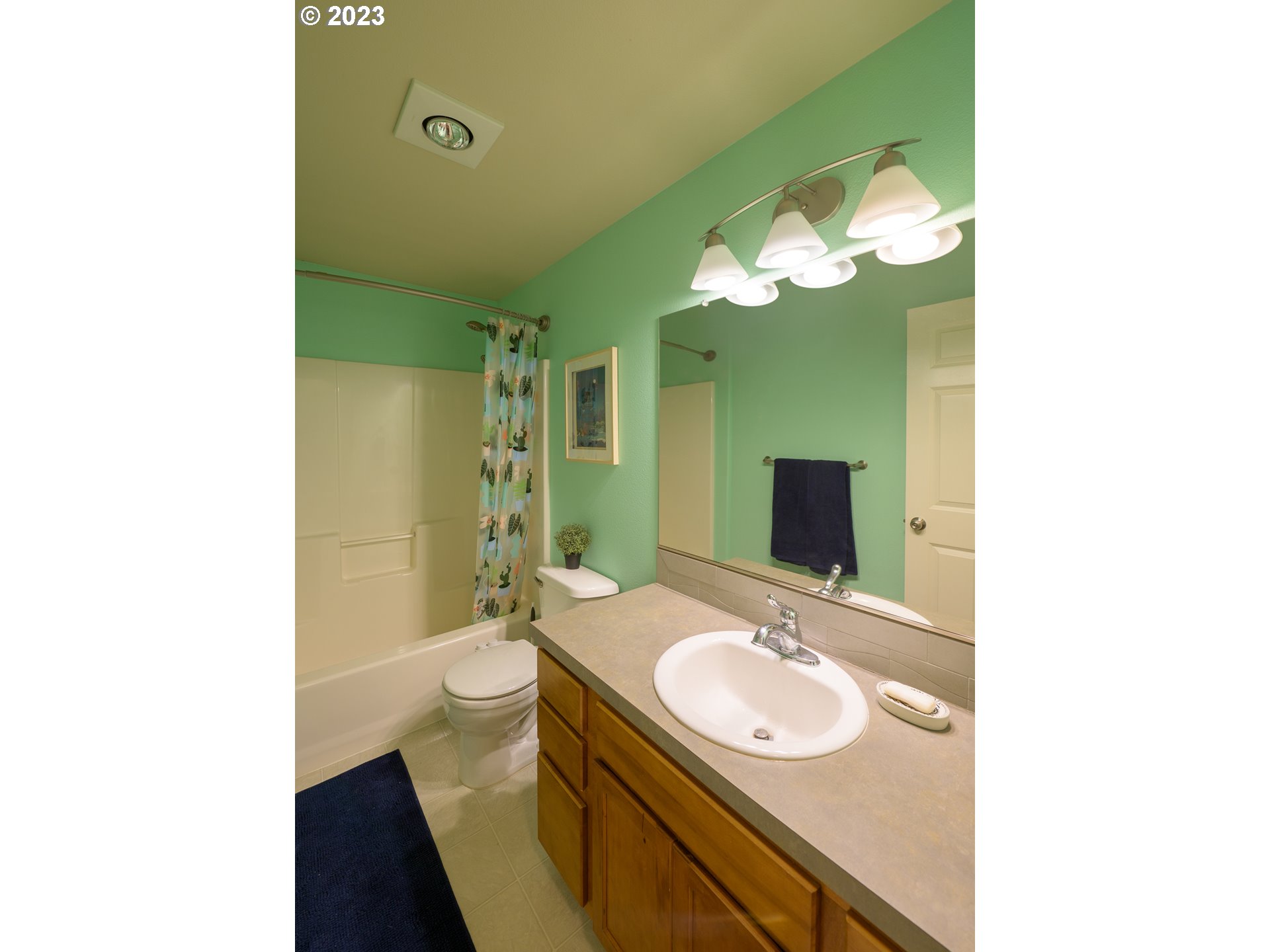 11919 Southeast Ash Street Portland, OR 97216 - Photo 15 of 19 Bathroom