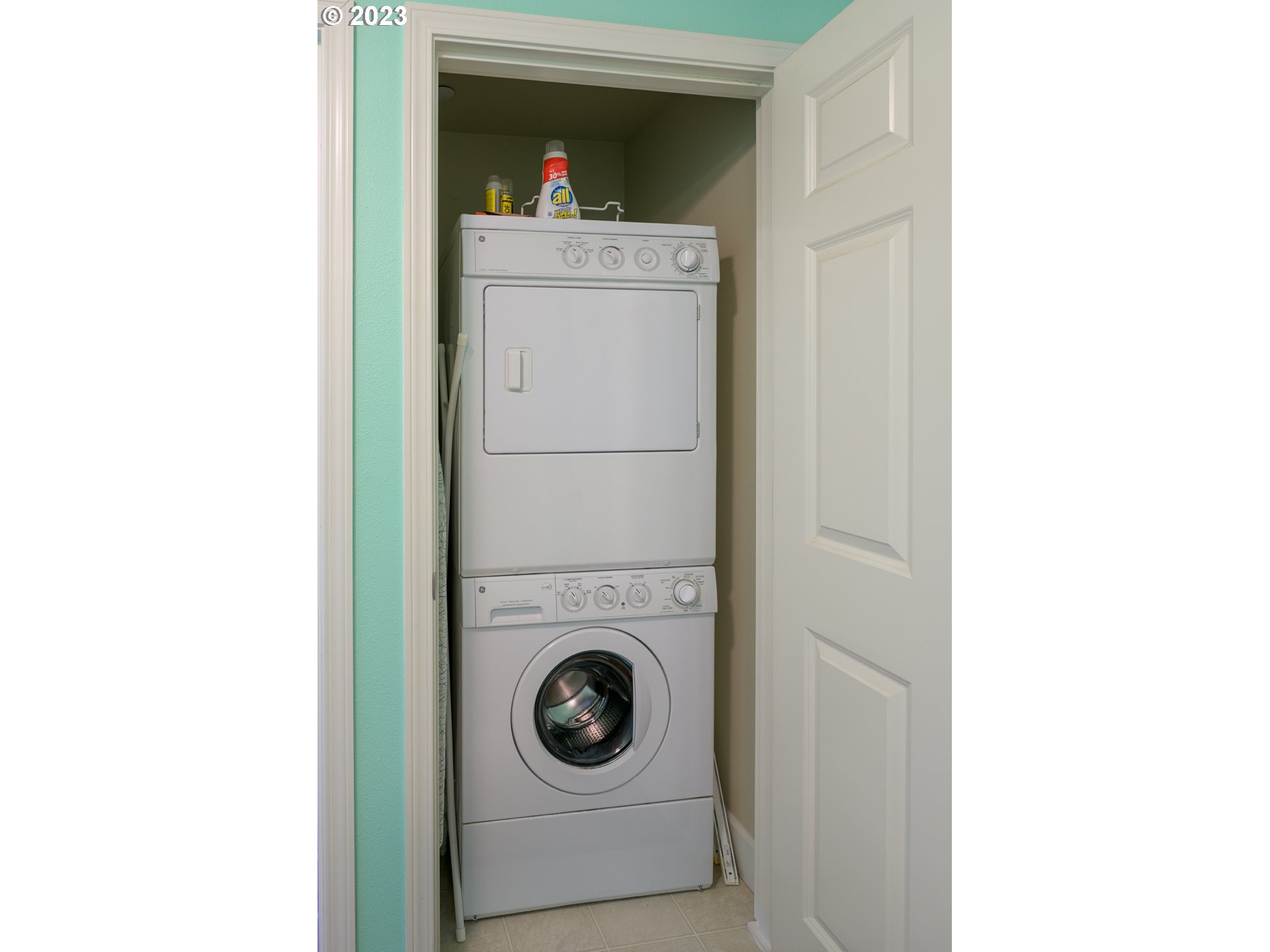 11919 Southeast Ash Street Portland, OR 97216 - Photo 16 of 19 Laundry