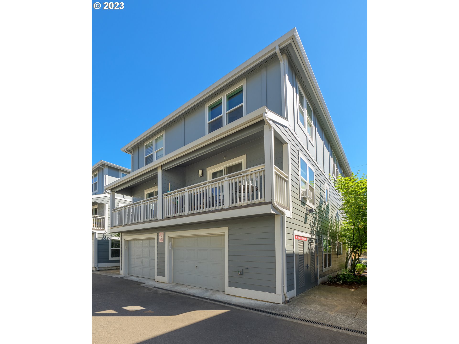 11919 Southeast Ash Street Portland, OR 97216 - Photo 18 of 19 Garage