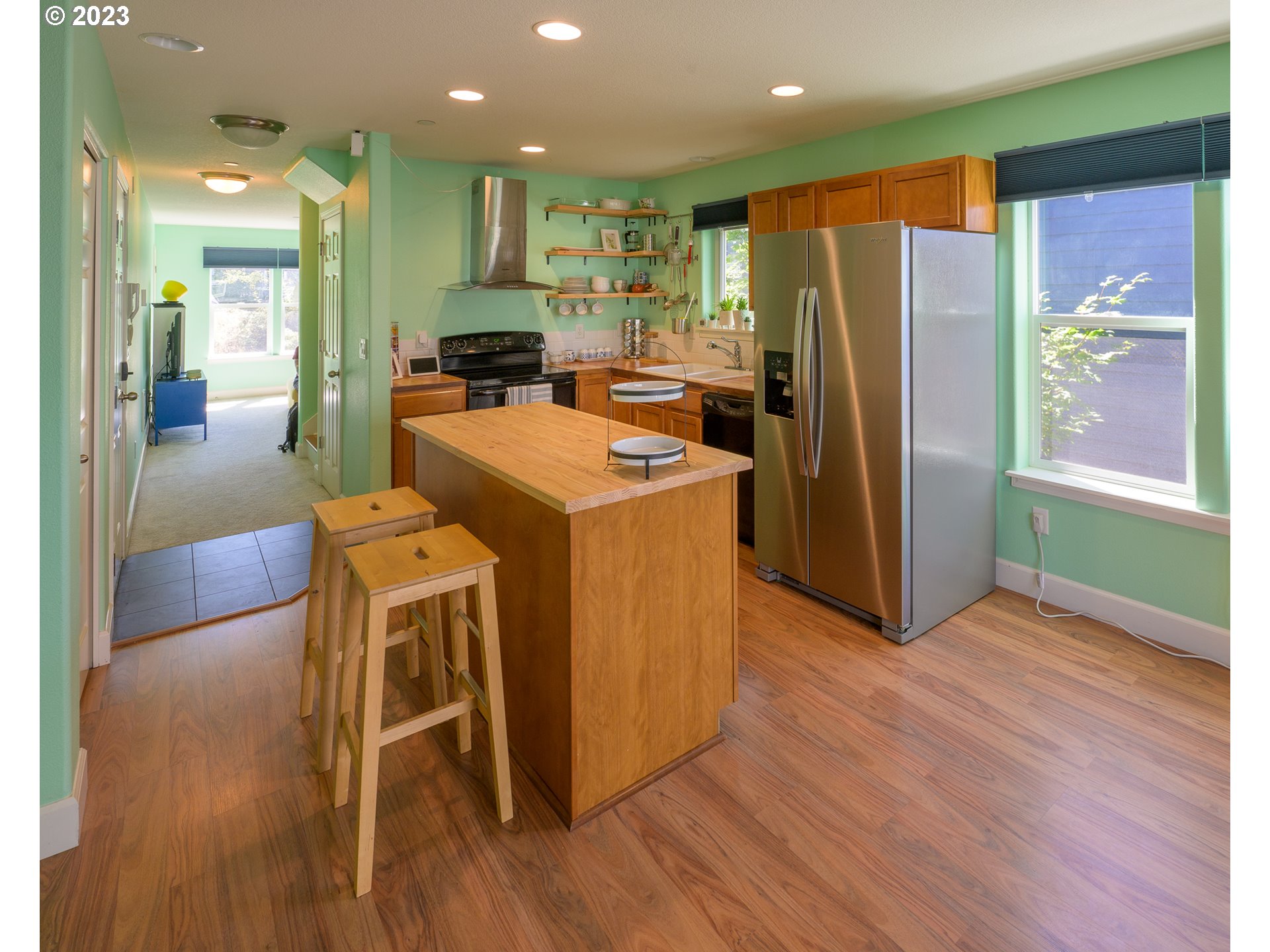 11919 Southeast Ash Street Portland, OR 97216 - Photo 3 of 19 Kitchen/Dining Room
