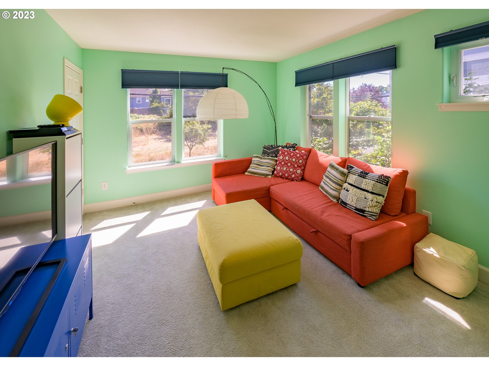11919 Southeast Ash Street Portland, OR 97216 - Photo 10 of 19 Living Room