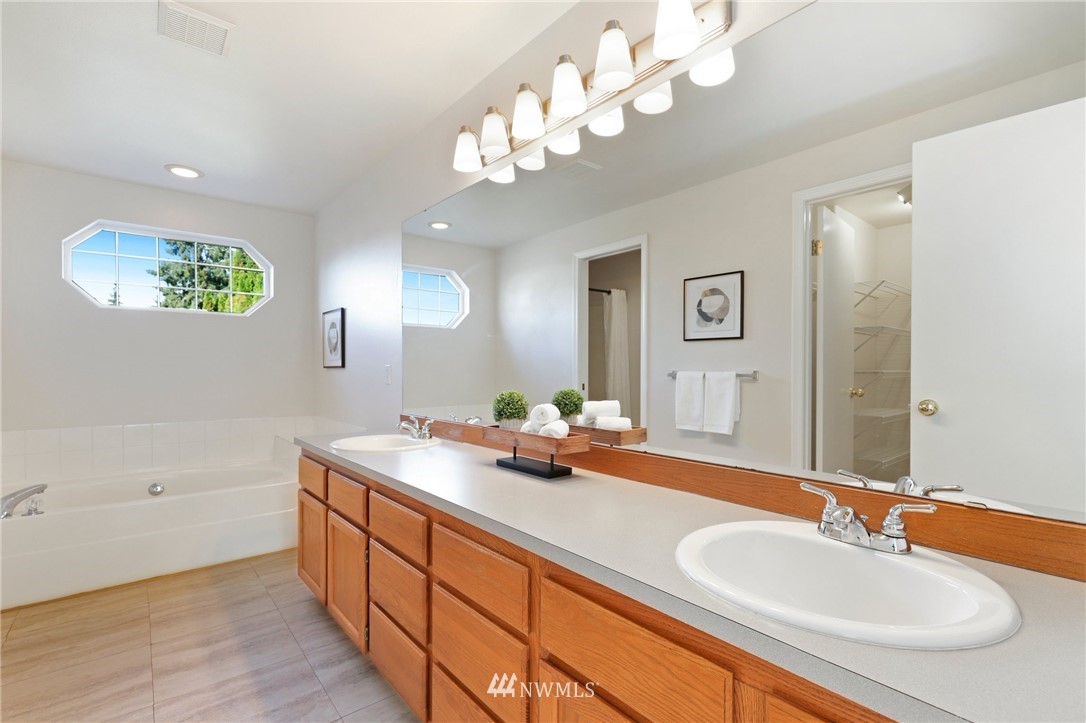 1601 Hoquiam Place Northeast Renton, WA 98059 - Photo 18 of 39 Gallery Image 18
