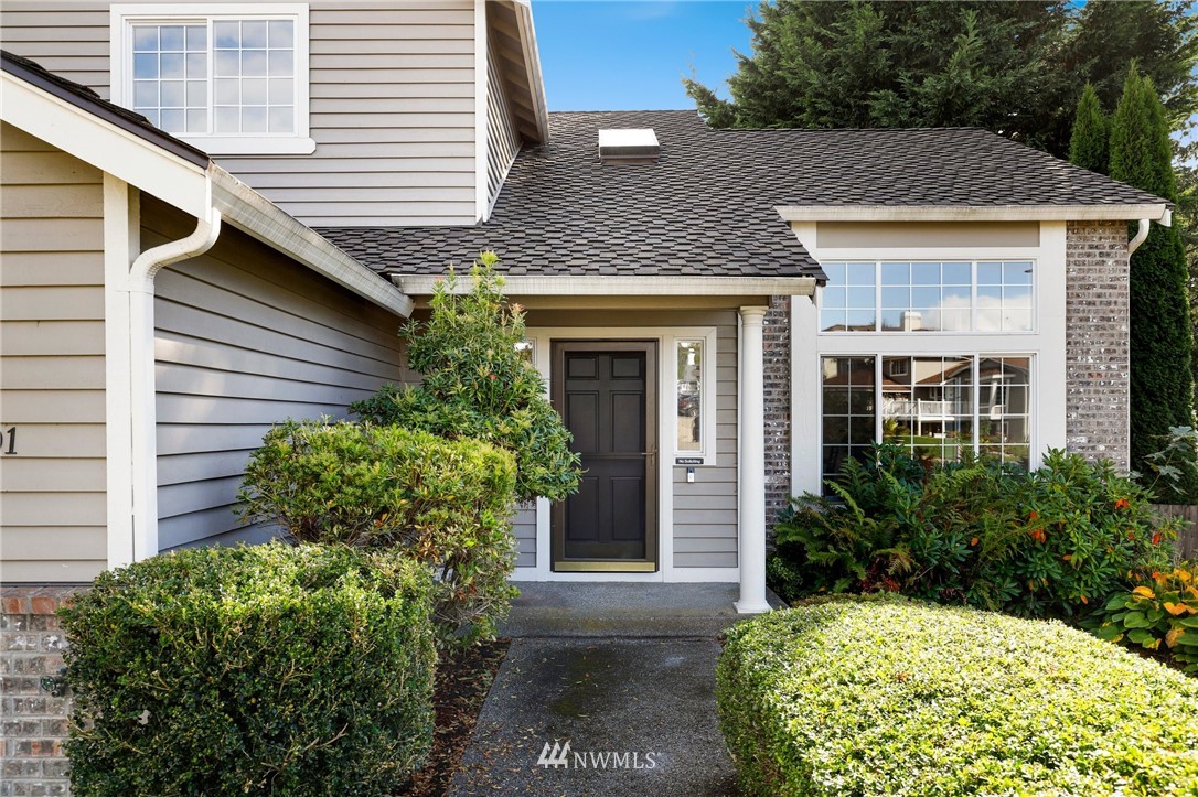 1601 Hoquiam Place Northeast Renton, WA 98059 - Photo 2 of 39 Gallery Image 2