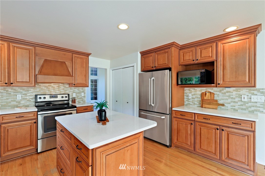 1601 Hoquiam Place Northeast Renton, WA 98059 - Photo 8 of 39 Gallery Image 8