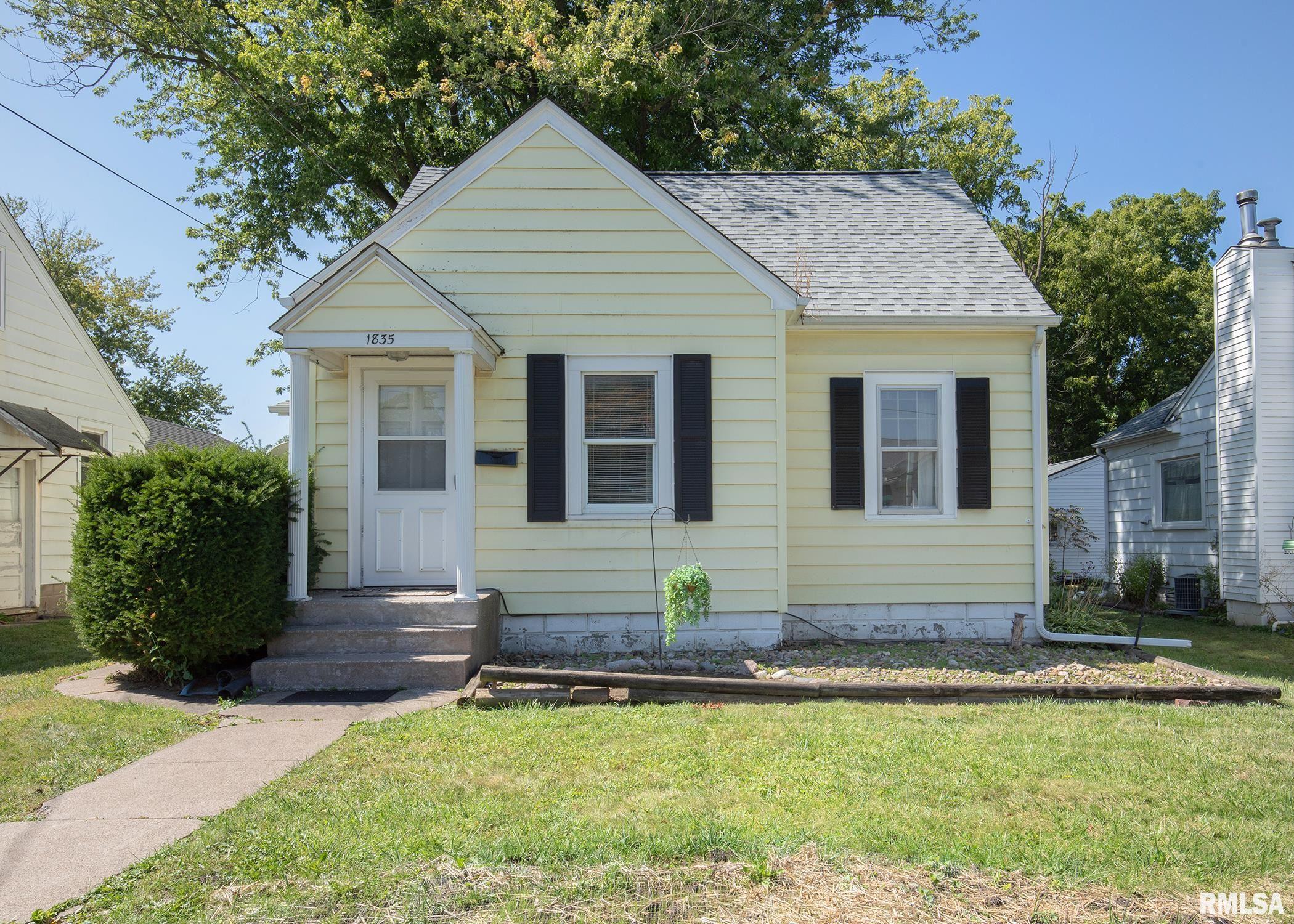 1835 32nd Street Moline, IL 61265 - Photo 1 of 29