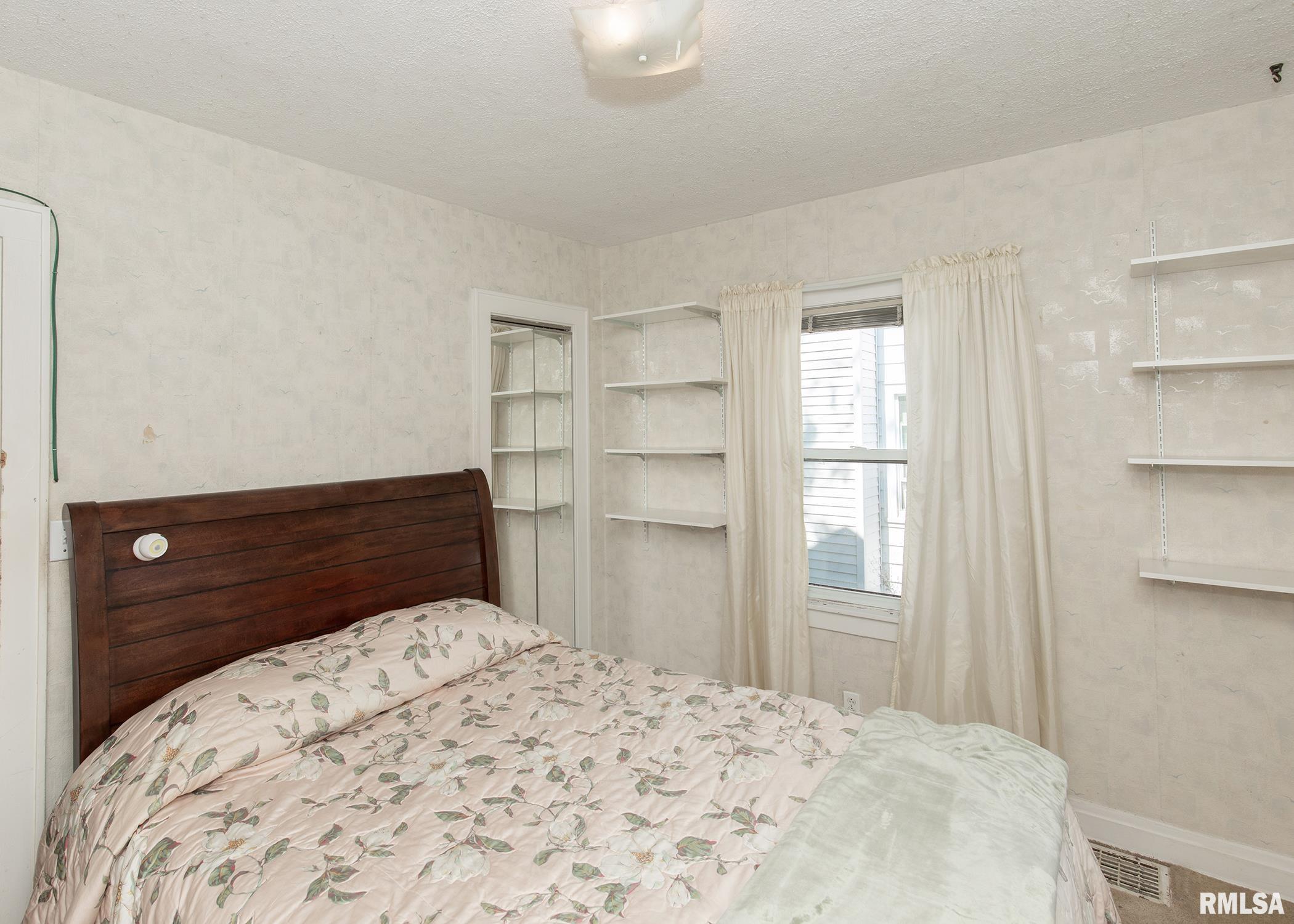 1835 32nd Street Moline, IL 61265 - Photo 11 of 29