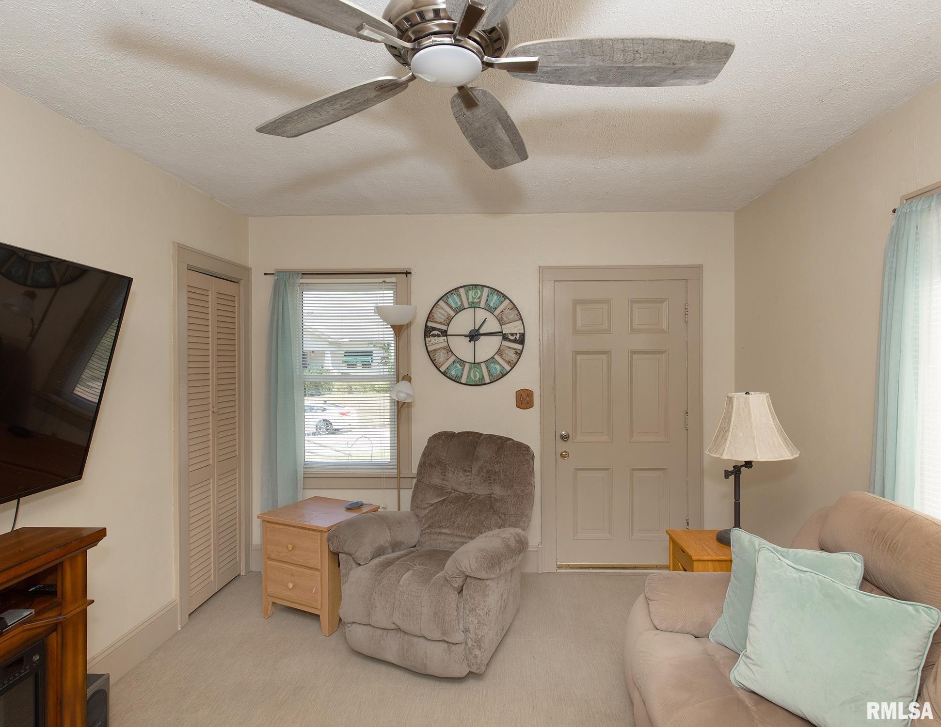 1835 32nd Street Moline, IL 61265 - Photo 3 of 29