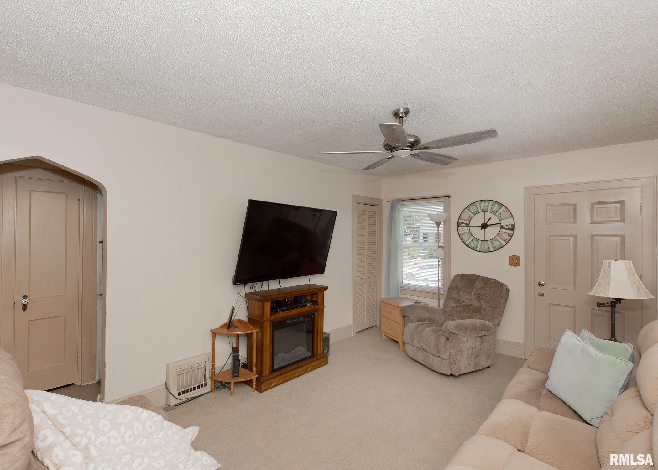 1835 32nd Street Moline, IL 61265 - Photo 4 of 29