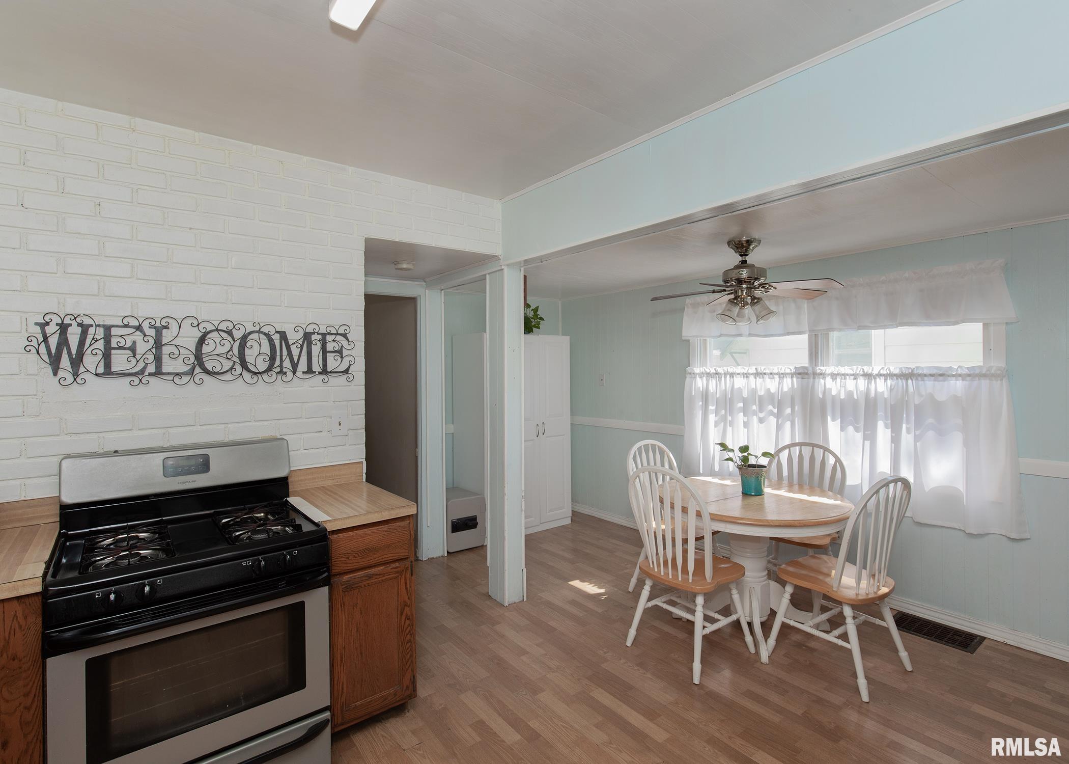 1835 32nd Street Moline, IL 61265 - Photo 7 of 29