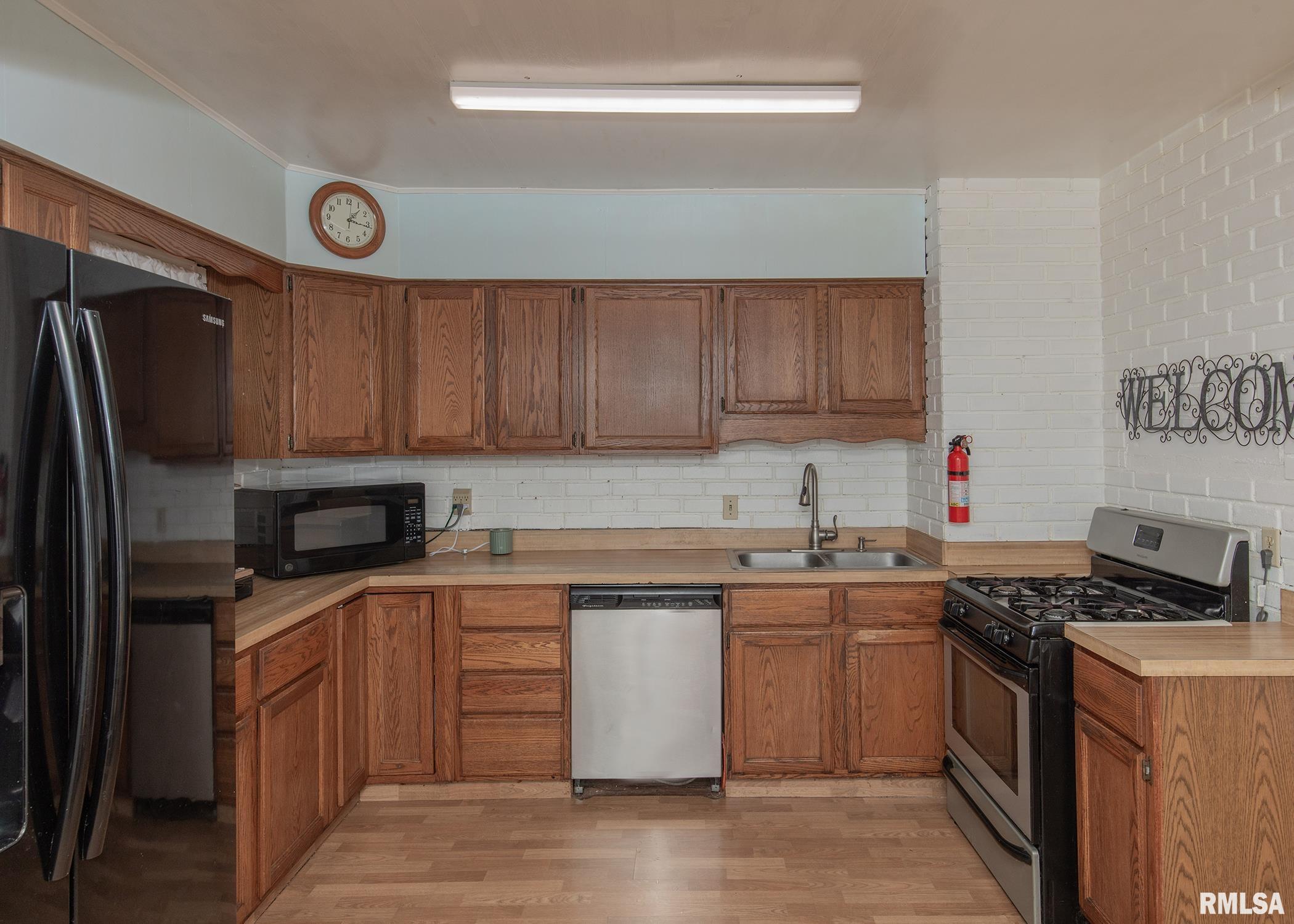 1835 32nd Street Moline, IL 61265 - Photo 8 of 29