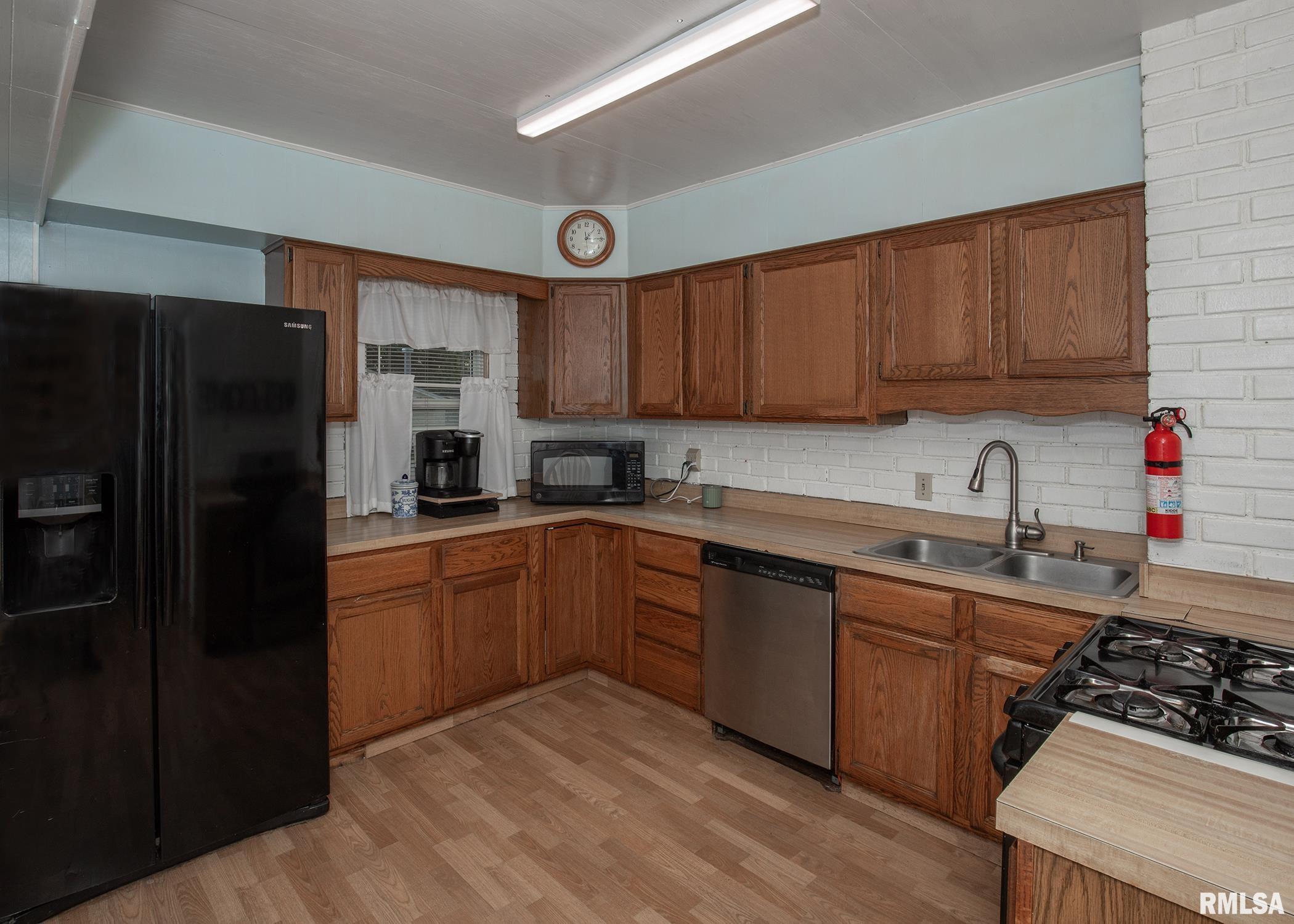 1835 32nd Street Moline, IL 61265 - Photo 9 of 29