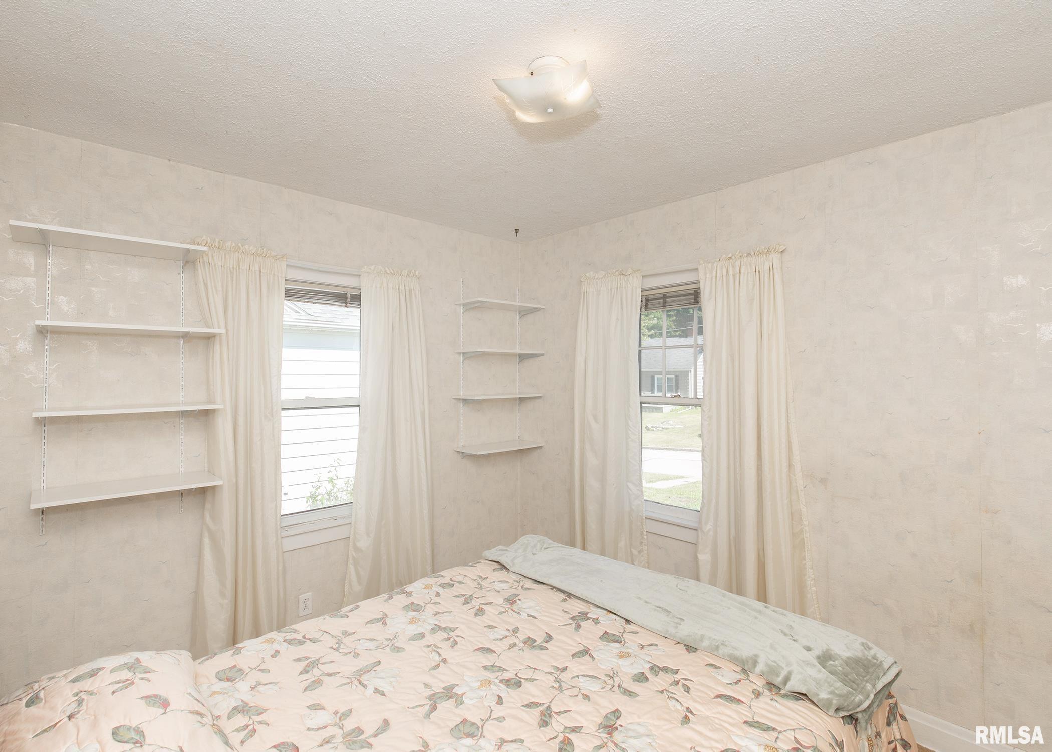 1835 32nd Street Moline, IL 61265 - Photo 10 of 29