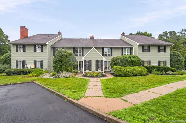 $385,000 | 47 Homestead Village Drive, Warwick, NY 10990
