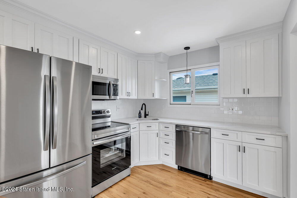 573 Rathbun Avenue Staten Island, NY 10312 - Photo 17 of 37 017_Kitchen